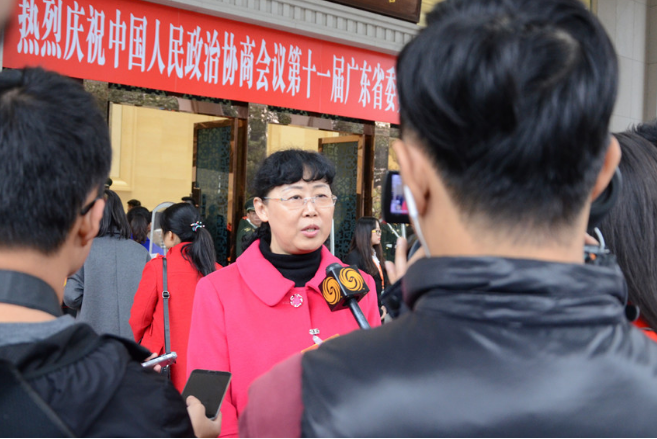 王卫红接受媒体采访