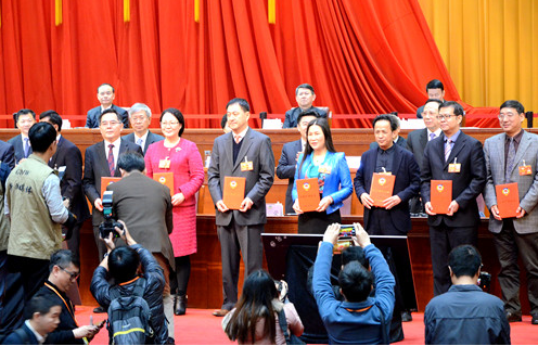 隋广军接受表彰